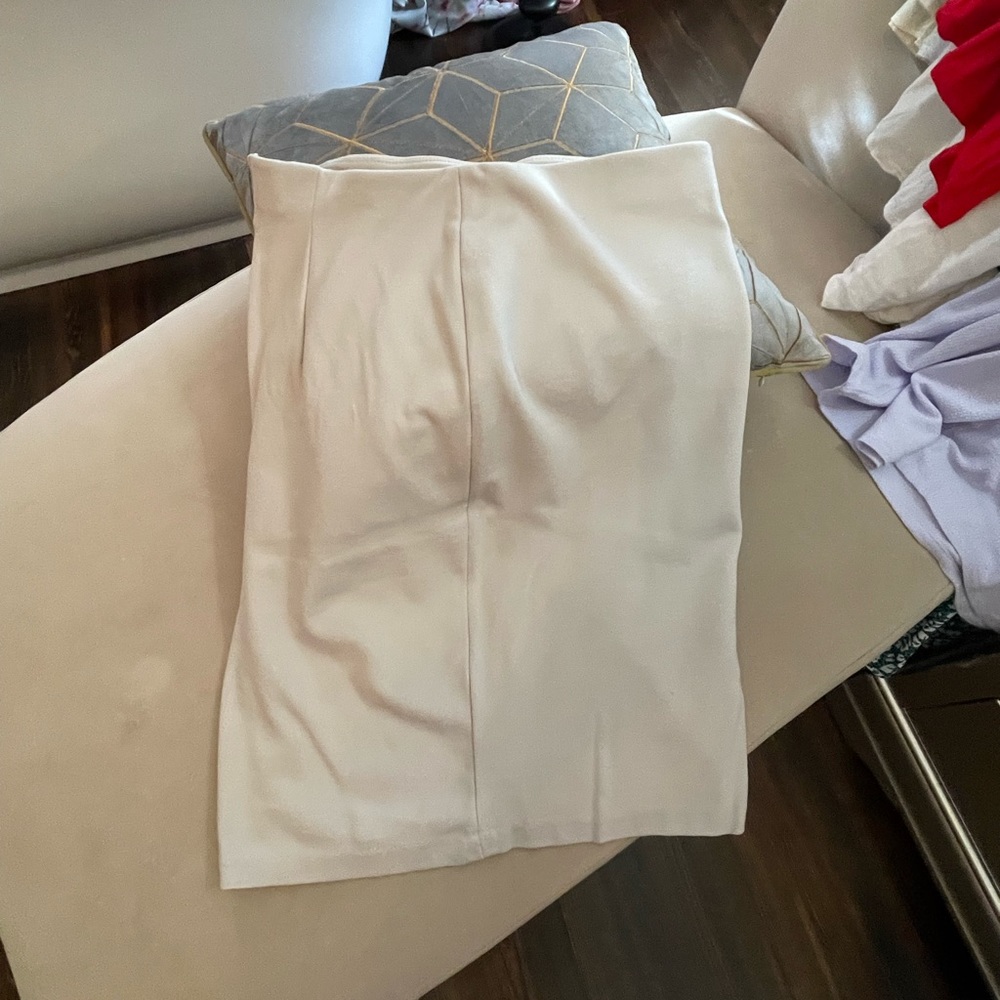 3/$15 Cute stretchy pencil skirt; Very good condition